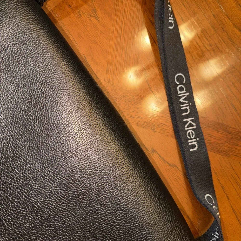 NWOT Calvin Klein Messenger Black Leather Logo Laptop Messenger Bag 11”x15”
